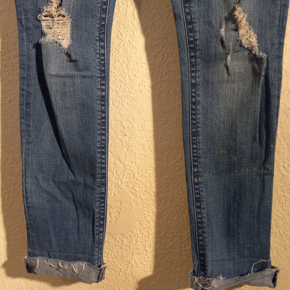 Embroidered Distressed Jeans - Picture 3 of 9